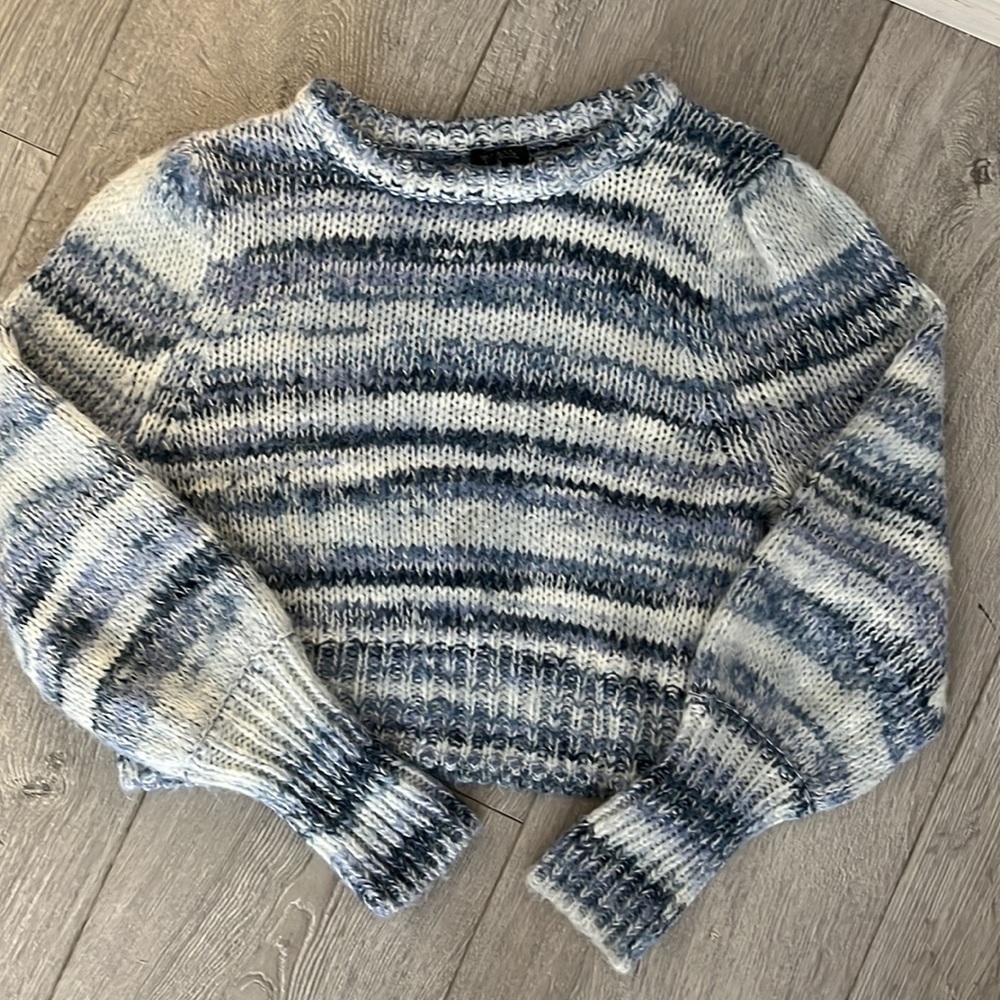 Wild Fable blue melange sweater. L